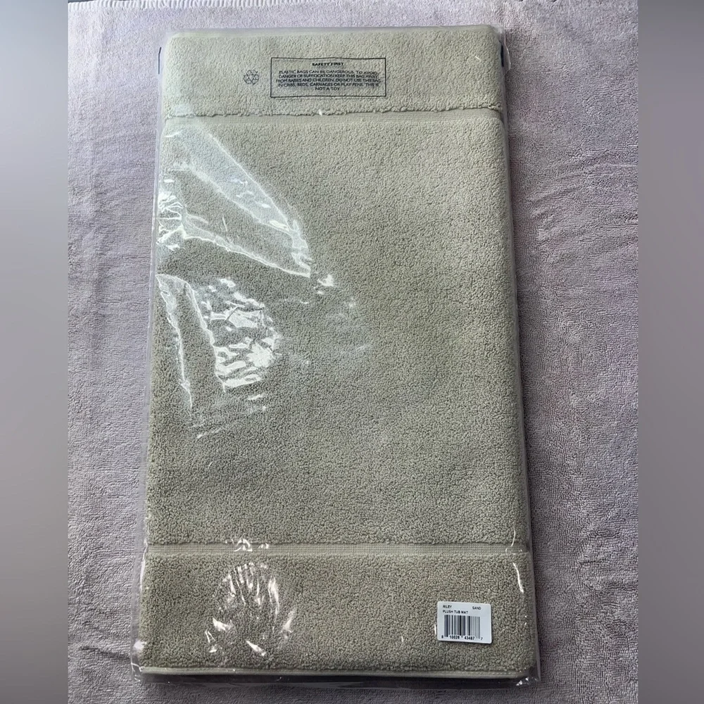 Riley Signature Plush Mat